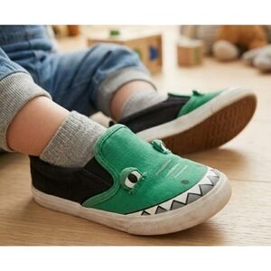 Old Navy Alligator Critter Canvas Slip on Green Size 9